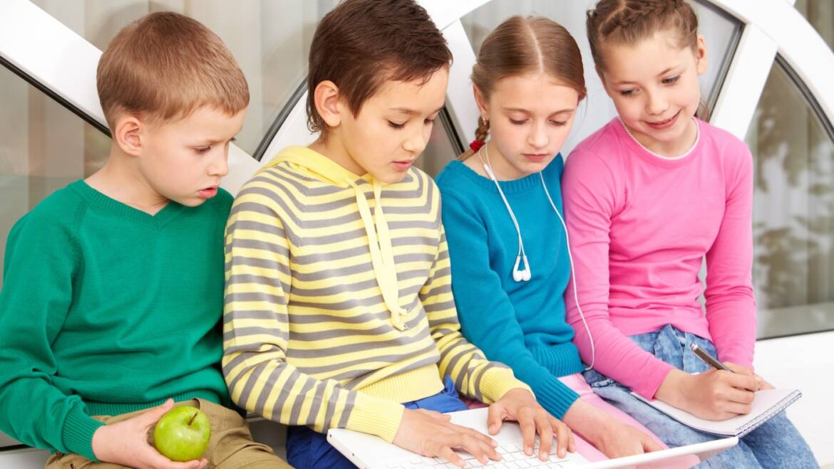 Effective Whole Group vs. Small Group Reading Instruction Techniques